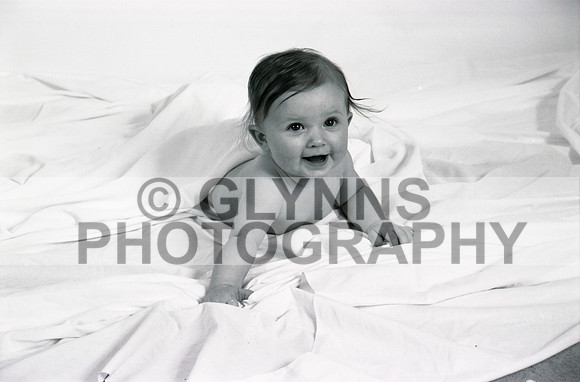 Unknown Family (Studio) 2004 (1) 0017
