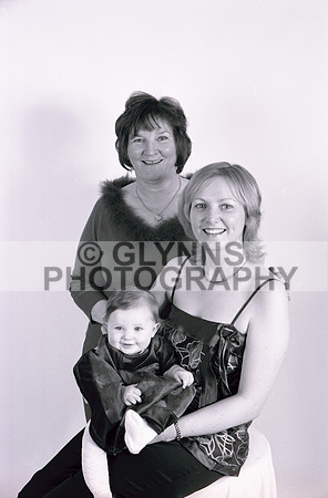 Unknown Family (Studio) 2004 (1) 0011