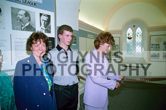 Ballaghaderreen Douglas Hyde Centre (President Mary McAleese) 1998 0014