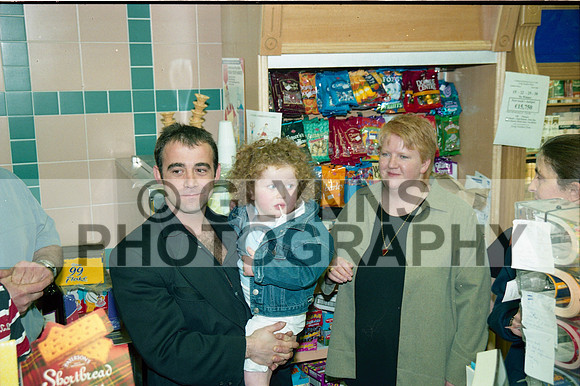 Castlerea Woods Gala Shop Opening (Michael Le Vell Visit) 2002_0007