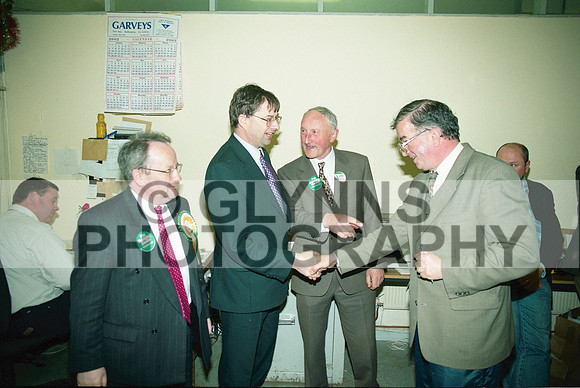 Castlerea Fianna Fáil (Eamon O'Cuiv Visit) 2002 0006