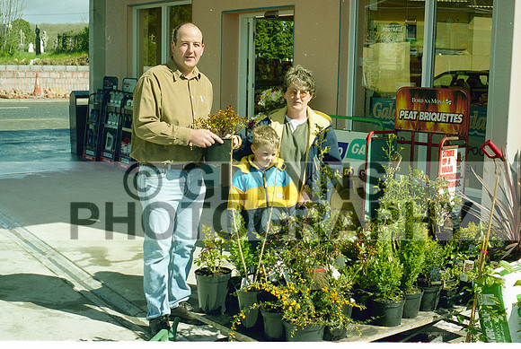 Castlerea Woods Gala Shop Opening (Michael Le Vell Visit) 2002_0043