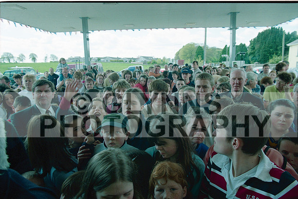 Castlerea Woods Gala Shop Opening (Michael Le Vell Visit) 2002_0004