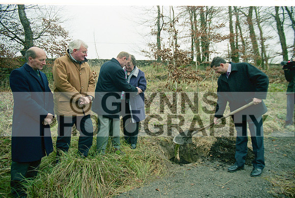 Glinsk Park Opening (Éamon Ó Cuív) 2003 0011