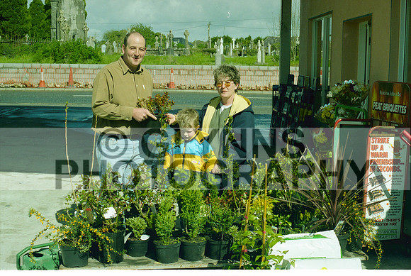 Castlerea Woods Gala Shop Opening (Michael Le Vell Visit) 2002_0042