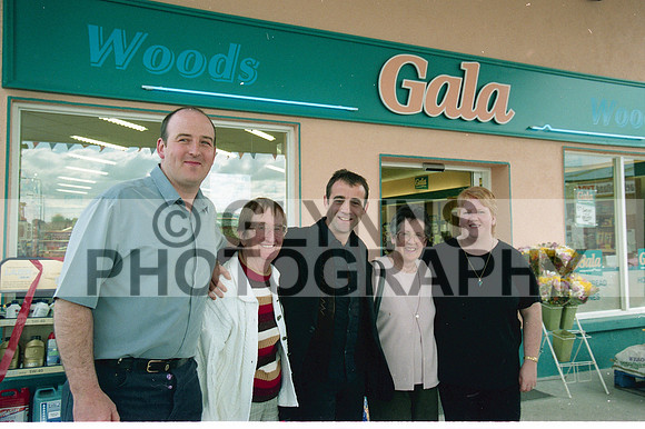 Castlerea Woods Gala Shop Opening (Michael Le Vell Visit) 2002_0025