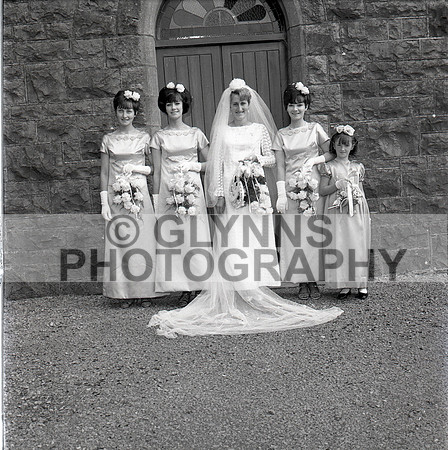 Giblin (Lisacul) and Shaunhnessy, Mary (Ballintubber) (Wedding) 28-08-1968_0005