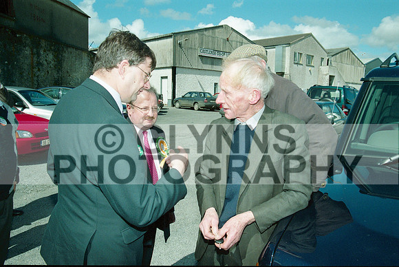 Castlerea Fianna Fáil (Eamon O'Cuiv Visit) 2002 0005