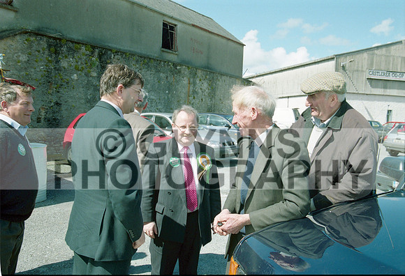 Castlerea Fianna Fáil (Eamon O'Cuiv Visit) 2002 0004