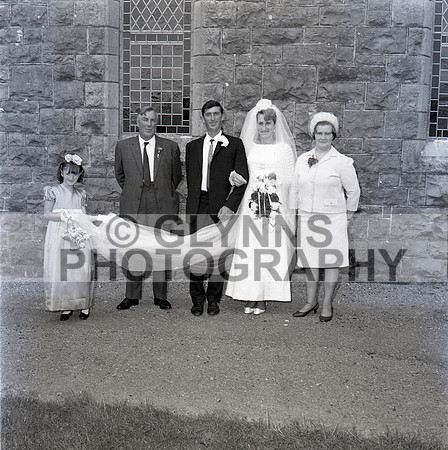 Giblin (Lisacul) and Shaunhnessy, Mary (Ballintubber) (Wedding) 28-08-1968_0010