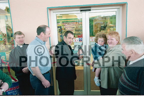 Castlerea Woods Gala Shop Opening (Michael Le Vell Visit) 2002_0010
