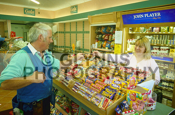Castlerea Woods Gala Shop Opening (Michael Le Vell Visit) 2002_0036