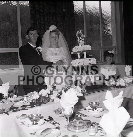 Giblin (Lisacul) and Shaunhnessy, Mary (Ballintubber) (Wedding) 28-08-1968_0016