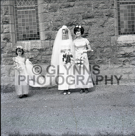 Giblin (Lisacul) and Shaunhnessy, Mary (Ballintubber) (Wedding) 28-08-1968_0023