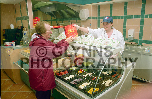 Castlerea Woods Gala Shop Opening (Michael Le Vell Visit) 2002_0035