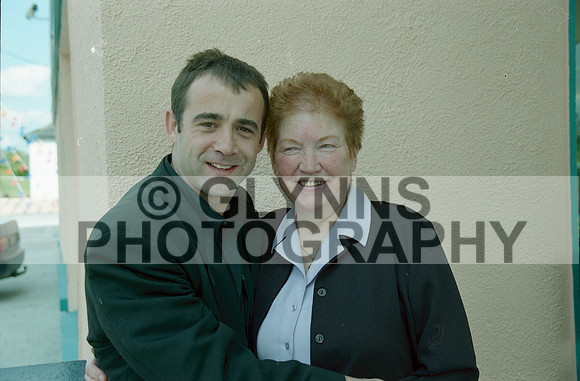 Castlerea Woods Gala Shop Opening (Michael Le Vell Visit) 2002_0003