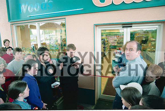 Castlerea Woods Gala Shop Opening (Michael Le Vell Visit) 2002_0009
