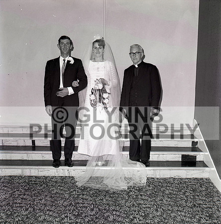 Giblin (Lisacul) and Shaunhnessy, Mary (Ballintubber) (Wedding) 28-08-1968_0013