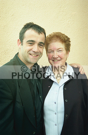 Castlerea Woods Gala Shop Opening (Michael Le Vell Visit) 2002_0030