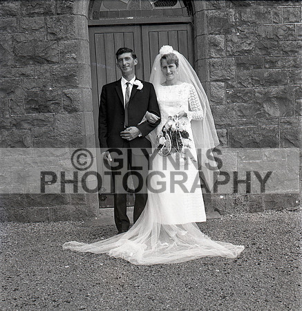 Giblin (Lisacul) and Shaunhnessy, Mary (Ballintubber) (Wedding) 28-08-1968_0002