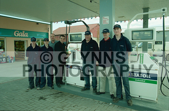 Castlerea Woods Gala Shop Opening (Michael Le Vell Visit) 2002_0028