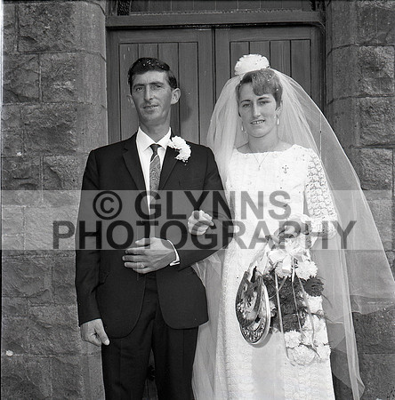 Giblin (Lisacul) and Shaunhnessy, Mary (Ballintubber) (Wedding) 28-08-1968_0006