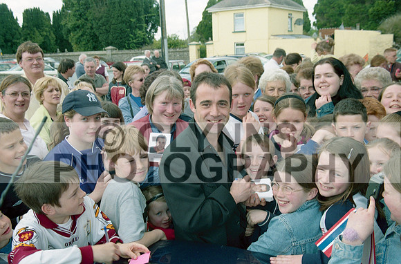 Castlerea Woods Gala Shop Opening (Michael Le Vell Visit) 2002_0014
