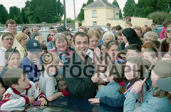 Castlerea Woods Gala Shop Opening (Michael Le Vell Visit) 2002_0013