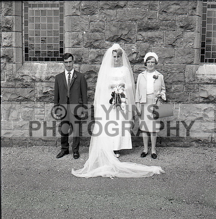 Giblin (Lisacul) and Shaunhnessy, Mary (Ballintubber) (Wedding) 28-08-1968_0022