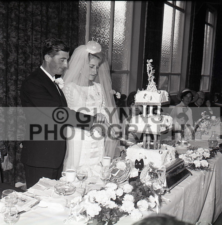 Giblin (Lisacul) and Shaunhnessy, Mary (Ballintubber) (Wedding) 28-08-1968_0015