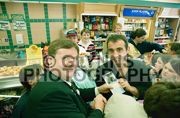 Castlerea Woods Gala Shop Opening (Michael Le Vell Visit) 2002_0002