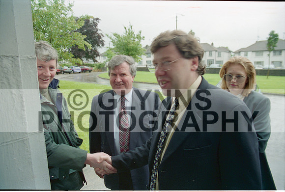 Roscommon Hosptial (Minister for Health, Brian Cowen Visit) 1998_0003