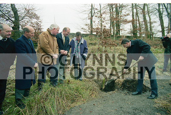 Glinsk Park Opening (Éamon Ó Cuív) 2003 0012