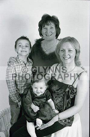 Unknown Family (Studio) 2004 (1) 0005