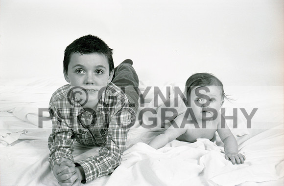 Unknown Family (Studio) 2004 (1) 0019