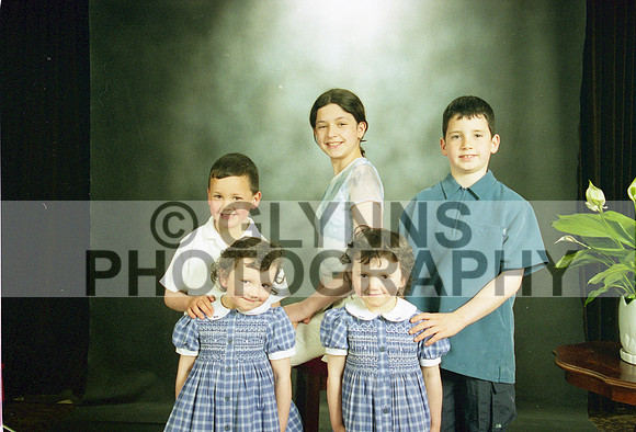 Unknown Family (Studio) 1999 (1) 0004