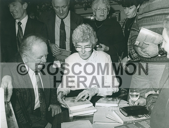 1995-12-08 RH book signing