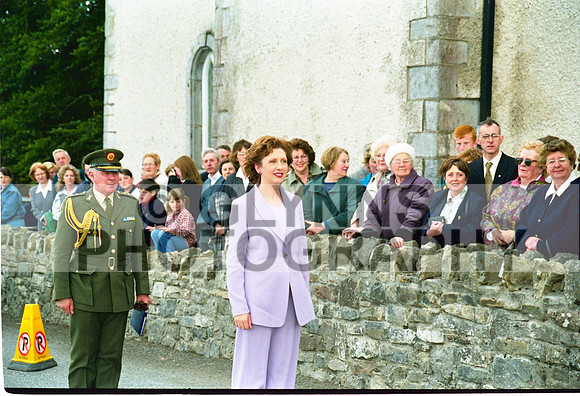 Ballaghaderreen Douglas Hyde Centre (President Mary McAleese) 1998 0022