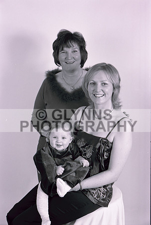 Unknown Family (Studio) 2004 (1) 0004