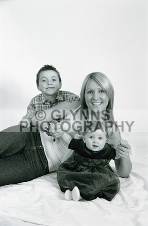 Unknown Family (Studio) 2004 (1) 0010