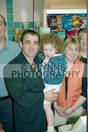Castlerea Woods Gala Shop Opening (Michael Le Vell Visit) 2002_0006