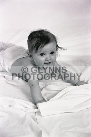 Unknown Family (Studio) 2004 (1) 0016