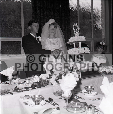 Giblin (Lisacul) and Shaunhnessy, Mary (Ballintubber) (Wedding) 28-08-1968_0017